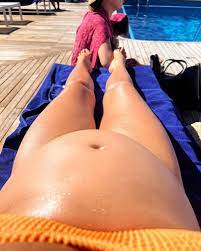 Chrissy Teigen's pov of her pregnant belly : r/PregCelebs