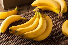 الموز والفراولة من الفواكه الفقيرة غذائيا