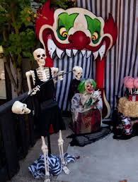 halloween haunted circus decorating