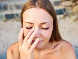 dry eyelids symptoms causes
