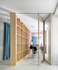 Enorme Studio Uses Movable Partitions