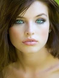 Monolids, round eyes, almond eyes, downturned eyes, upturned eyes, and hooded eyes, when determining your eye shape eye makeup for round eyes is all about elongating your eye shape. Makeup For Fair Skin Brown Hair And Green Eyes Bellatory Fashion And Beauty