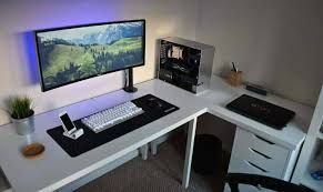 A modern desk for every modern gamer, the minimalistic shape of the l design maximizes limited spaces by easily fitting into a corner. Gaming L Shaped Desk Setup Novocom Top