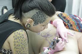Mariah angeliq, bad gyal & maria becerra bobo: Los Tatuadores Que Embellecen Las Cicatrices Del Cancer De Mama Yorokobu