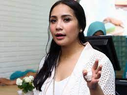 Renang Bareng Rafathar, Nagita Slavina Dianggap Terlalu Seksi - ShowBiz  Liputan6.com