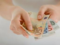 Il limite dei contanti di 3.000 euro, non ha valore per i versamenti di soldi in banca. Limite Contanti Dal 1 Luglio A 2 Mila Euro Sanzioni Salate Corriere It