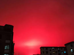 Rare phenomenon: Sky turns blood red in ...