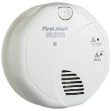 In the late 1990s underwriters laboratories changed the definition of a single station co detector with a sound device to carbon. First Alert Sc05cn Battery Operated Combination Carbon Monoxide Smoke Alarm Smoke And Carbon Monoxide Detector Smoke Alarms Carbon Monoxide Detectors