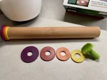 How do you use an adjustable rolling pin?