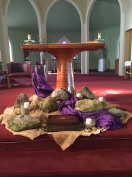 By observing the 40 days of lent, christians replicate jesus christ's sacrifice and withdrawal. Pin By Karen Polo On Lent Easter Altar Displays Church Altar Decorations Church Decor Advent Church Decorations