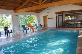 Gîte 11 personnes avec piscine couverte chauffée dans le vignoble des fiefs  vendéens , Locations vacances à Péault - Clévacances