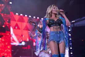 Born 5 august 1984) is a german singer, dancer, entertainer, television presenter, and actress. Everything You Need To Know About Helene Fischer