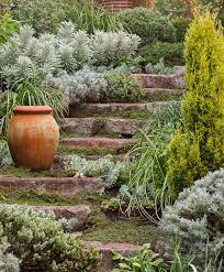 18 slope garden ideas for planting on