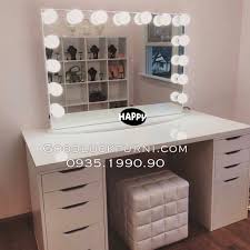 makeup vanity table with lighted mirror