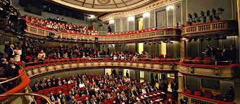 ΔΥΠΑ: Πρόγραμμα δωρεάν εισιτηρίων για κινηματογράφο & θέατρο