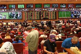 Your first visit to las vegas will likely be a little overwhelming with all the bright, flashing lights and big, booming attractions. College Football Sports Betting Returns To Las Vegas Sportsbooks