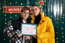 Get all the lyrics to songs by felix sandman & benjamin ingrosso and join the genius community of music scholars to learn the meaning behind the lyrics. Felix Sandman Updates On Twitter Musikhjalpen 11 12