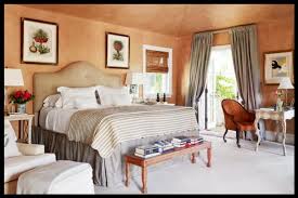 Kahverengi duvar boyası ve renk ile uyumlu mobilyalar tercih edebilir, duvar rengi ve mobilya uyumu ile muhteşem ve hayranlık uyandıran bir dekorasyona sahip olabilirsiniz. Yatak Odasi Duvar Boya Renkleri Hangi Renk Olmali 2020