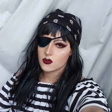 23 pirate makeup ideas for women to