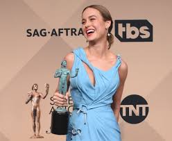 Leo DiCaprio, Brie Larson triomphent lors des SAG Awards marqués par la  diversité - L'Express
