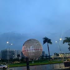 mall of asia globe monument in