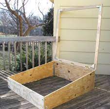 These four pieces can be arranged to form a frame that is 49 inches by 50 inches. Do It Yourself Instructions For An Easy To Make Cold Frame Better Homes Gardens