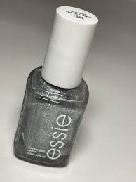 essie nail polish lacquer in making