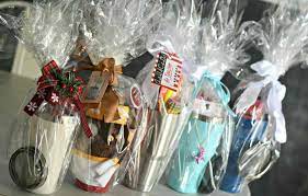 Beste geschenke verpacken folie von geschenke kreativ in folie verpacken weinglas in folie. Geschenke Kreativ In Folie Verpacken Ideen Fur Korbe Flaschen Blumen