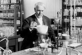 Thomas alva edison meninggal 18 oktober 1931 pada umur 84 tahun, pada hari ulang tahun penemuannya yang terkenal, bola lampu modern. 5 Fakta Penemu Bola Lampu Pertama Ajarkan Kepada Anak Yuk