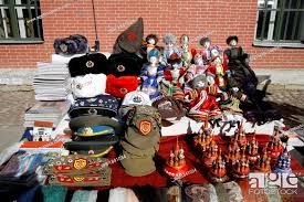 souvenirs solrs hats and dolls st