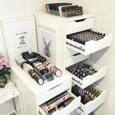 the best ways to organise your makeup