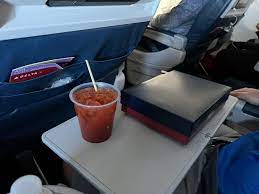 what airlines offer you free drinks