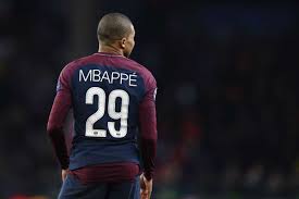 Mbappe est déjà une légende. Frankreichs Kylian Mbappe Gehalt Schuhe Social Media Hobbys Vorbild Goal Com