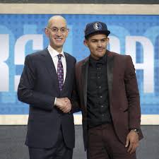 Trae young channels ac/dc with suit shorts at nba draft. Ou S Trae Young Taken No 5 By Dallas Traded To Atlanta All Ou Sports Normantranscript Com