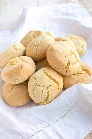 almond flour biscuits 4 ings