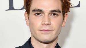 Learn kj's tips and tricks for his fitness routine, diet, and more in this guide. Vollbart Riverdale Hottie Kj Apa Uberrascht Seine Fans Mit Ganz Neuem Look