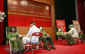 Hơn 4.000 chiến sỹ Cảnh sát cơ động đăng ký hiến máu tình nguyện | Y tế |  Vietnam+ (VietnamPlus)