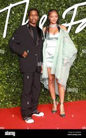 London, Großbritannien - 2. Dezember 2109: Rihanna und ASAP Rocky nehmen an  den Fashion Awards in der Royal Albert Hall in London Teil Stockfotografie  - Alamy