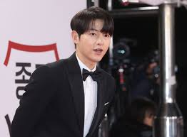 actor song joong ki to return to small