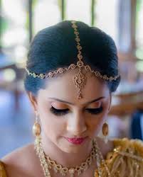 young sri lankan bride traditional