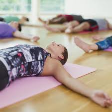 Viel equipment braucht man für yoga nicht. Hatha Yoga Aktive Entspannung Fur Korper Geist Und Seele Die Techniker