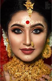 bengali bridal eye makeup look in saree