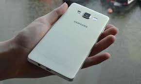 The design is definitely a step forward and, along with the 13mp camera, will probably be what tempts. Samsung Galaxy A5 Review A Mid Range Smartphone With High End Looks And Feel Smartphones The Guardian