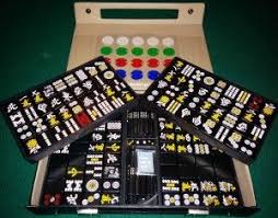 En sus inicios los juegos de mahjong eran simples juegos de naipes, pero con el paso del tiempo se han ido modernizando, primero pasando a juego de mesa con fichas y. Jugar Al Mahjong