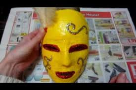 Statt die masken zu kaufen, können sie sie selber aus verschiedenen materialien basteln und mit einem einzigartigen look im karneval auftreten. Video Venezianische Masken Selber Machen