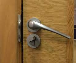 door handle not springing back how to