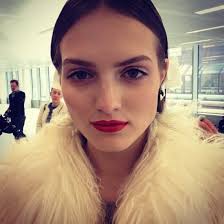 red lips during the day yes or no to