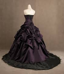 Lila satin schnürung natürlich ballkleid brautkleid. Purple Gothic Wedding Dresses Gothic Wedding Dresses And Gothic Bridal Gowns Our Gothic Lila Hochzeitskleid Traditionelle Brautkleider Atemberaubende Kleider