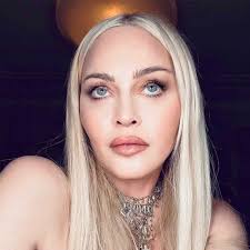 10 celebrities with permanent makeup