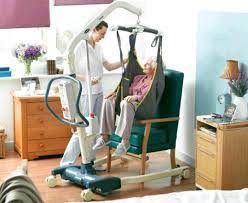 A hoyer lift makes transferring people easier and with minimal effort. How To Use A Hoyer Lift And Hoyer Lift Slings For Dependent Patients Living At Home Senior Homecare Hq